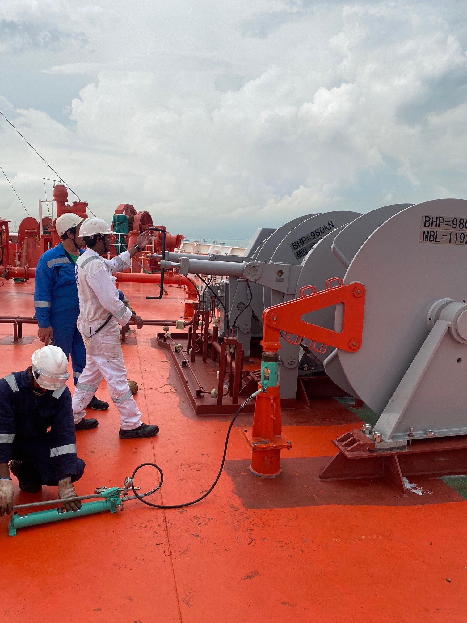 Mooring winch installation